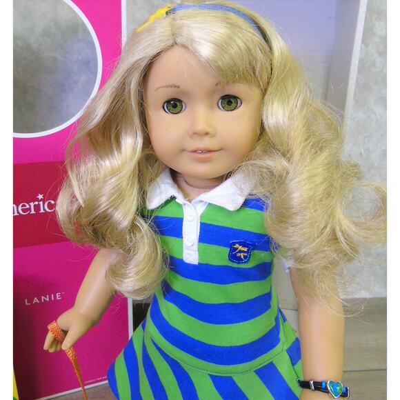 American Girl LANIE DOLL + ACCESSORIES Bracelet Pet Bunny Laptop Book AG BOX - Picture 4 of 12